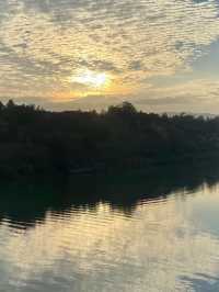 海風輕拂：福隆的晨曦與海浪