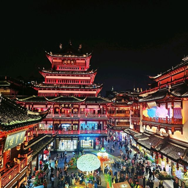 An Enchanting Evening at Yu Garden (豫园): Food, Shopping, and Nighttime Magic!