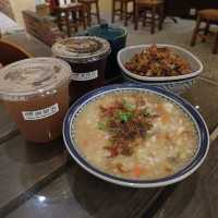 A Cozy Night at Teoswa Porridge & Go Rice