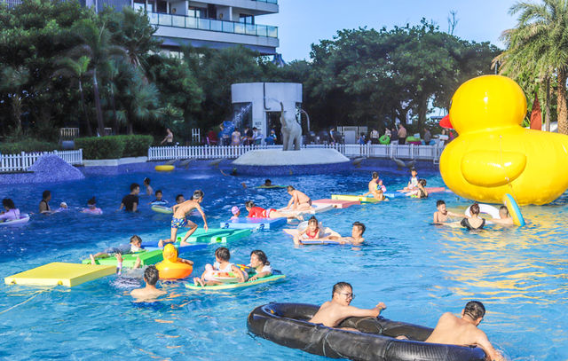 穿梭夏日冰爽時刻。