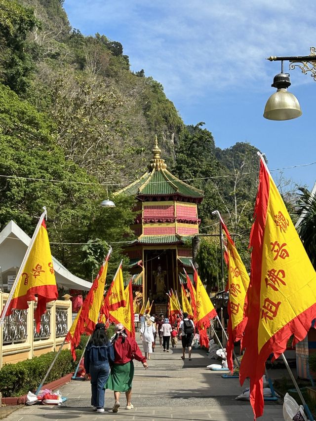 Tiger Cave Temple in Krabi 🇹🇭