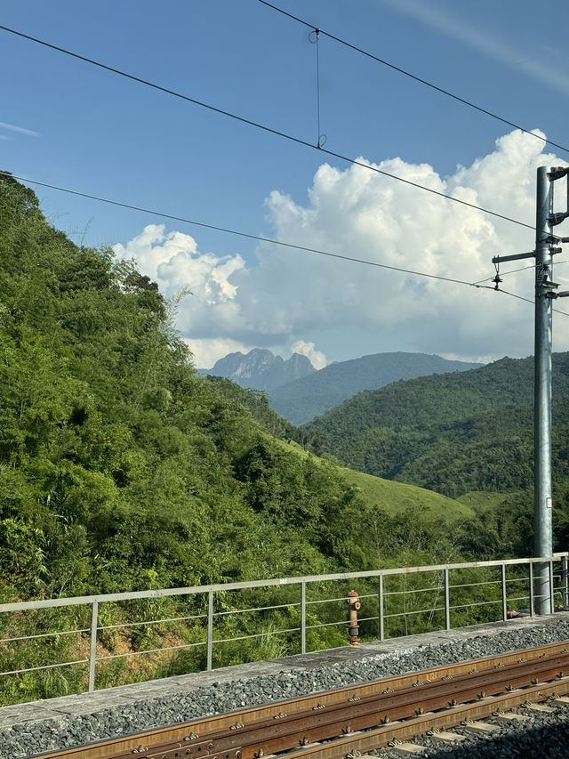 นั่งรถไฟไปหลวงพระบาง 🚄✨🏡🇱🇦