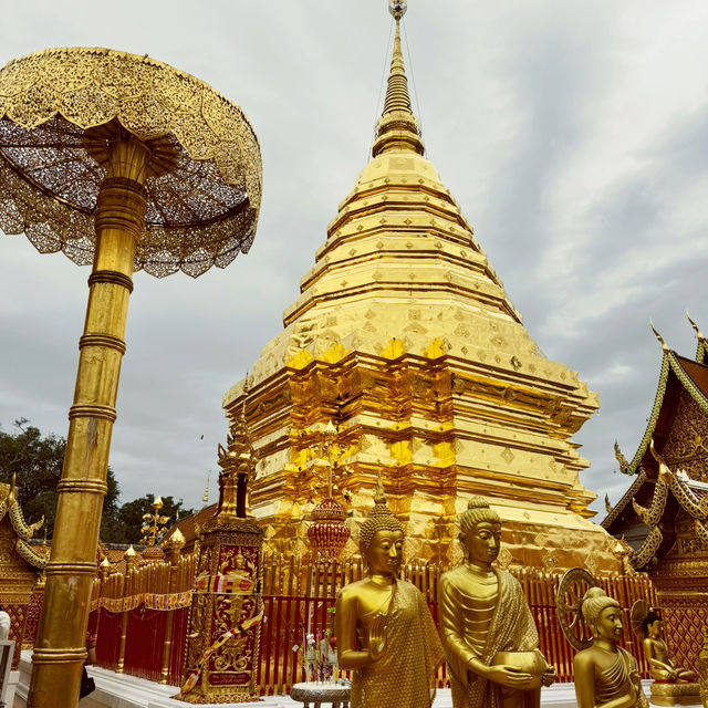 ソンテウに揺られチェンマイを代表する天空の寺院へ行ってみた