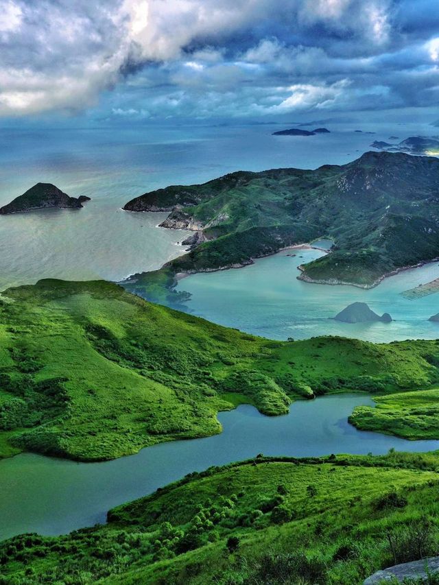 一半大海，一半草原，呢個島嘥太美啦。