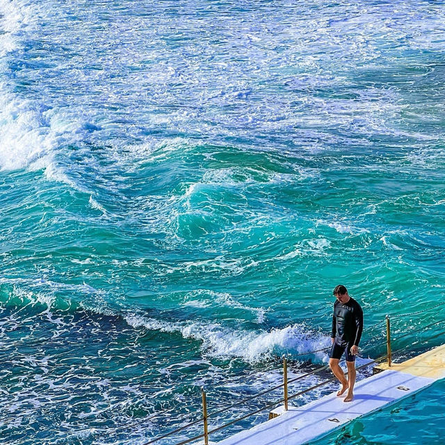 Chilling at Bondi Icebergs 🏊‍♀️👙