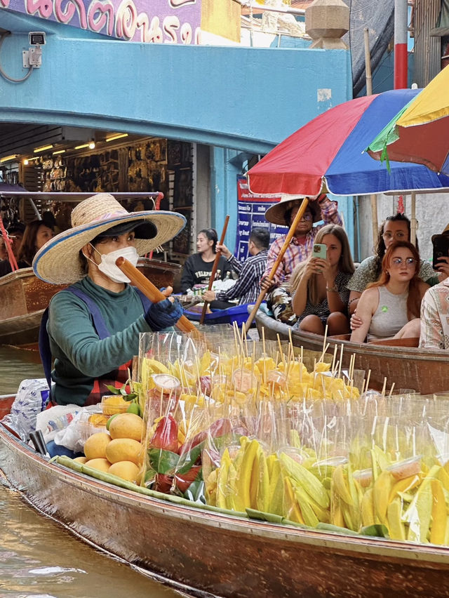 Drifting Through Bangkok’s Floating Markets: A Vibrant Experience