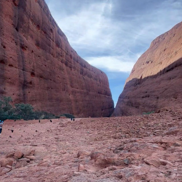 Majestic and Timeless: My Awe-Inspiring Visit to Uluru!