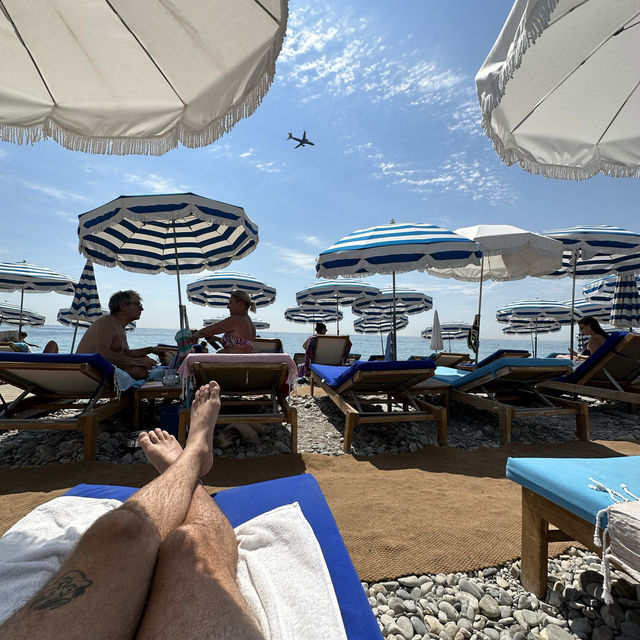 Plane spotting at Hotel Amour à la plage Nice