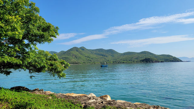 芽莊鑽石海灣|超大泳池與熱帶風情