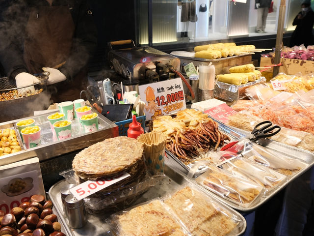 ตามหาของอร่อยๆที่ตลาดมยองดง (Myeongdong Night Market)