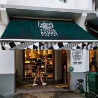 Tiong Bahru's Art Deco Buildings & Heritage Murals