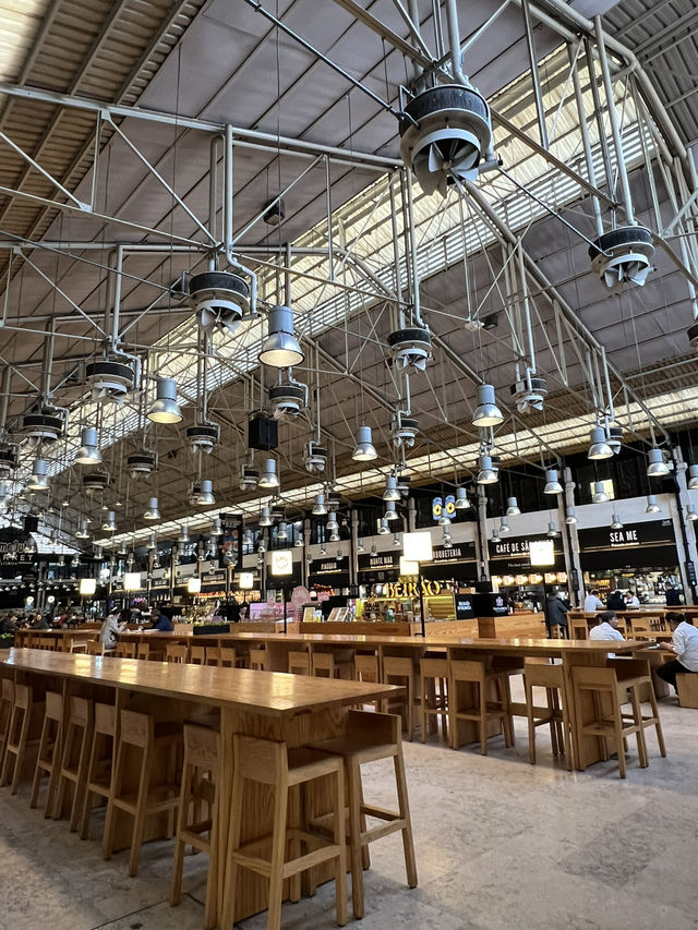 Popular restaurants gather! Time Out Market Lisboa