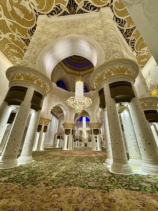 THE HEART OF ABU DHABI | EXPERIENCE THE MAGNIFIENCE OF SHEIKH ZAYED MOSQUE