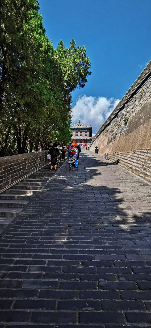 "天下第一關"——萬里長城－山海關。