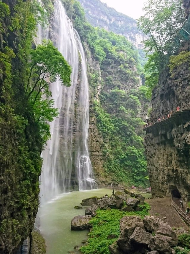 湖北宜昌三峽大瀑布，中國十大名瀑之一