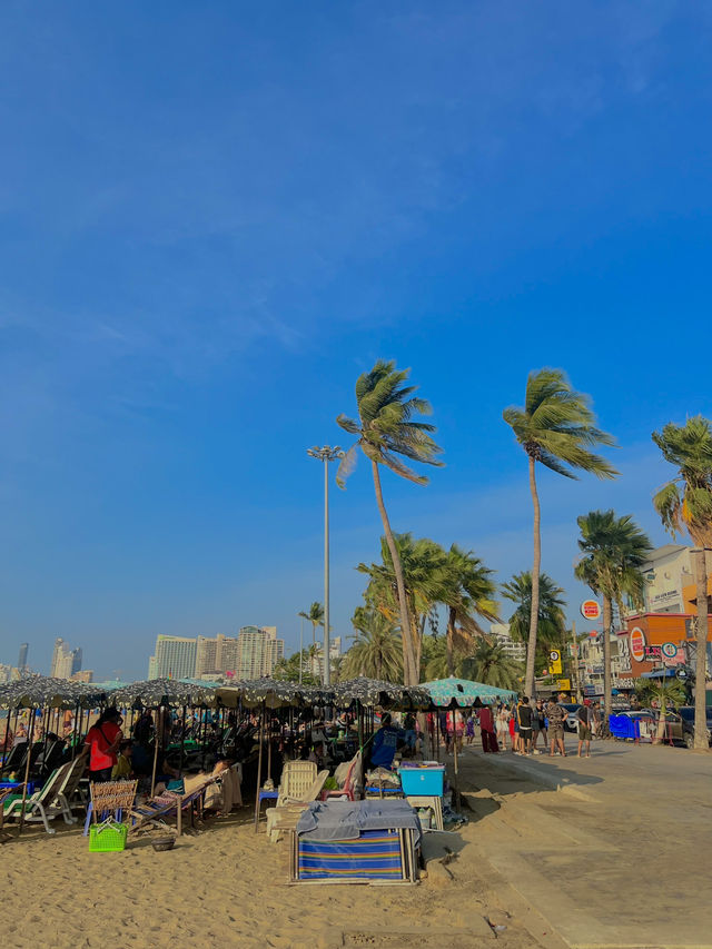 Pattaya Beach: Stunning Sunsets and Relaxing Vibes