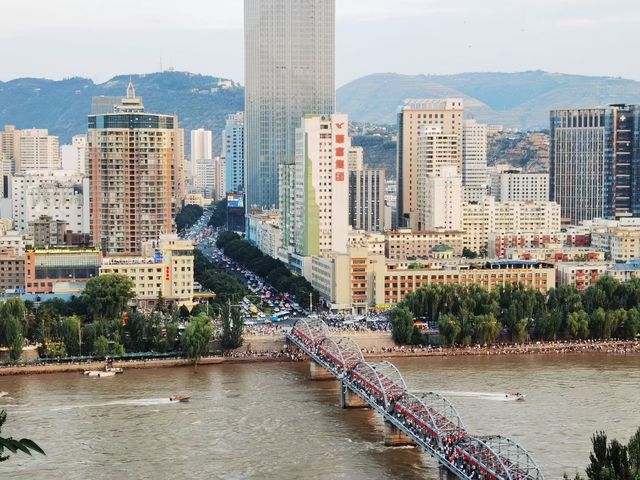 奔騰黃河第一橋——中山橋即黃河鐵橋。