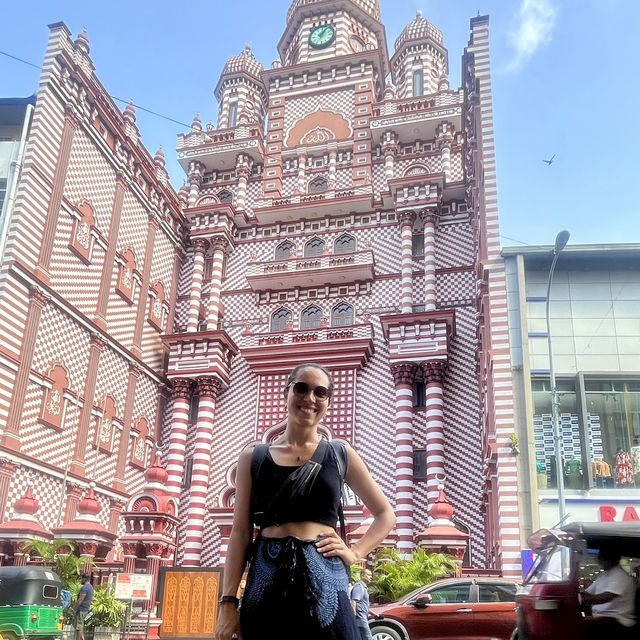 ✨ Discovering the Jami Ul-Alfar Mosque in Colombo! ✨🕌