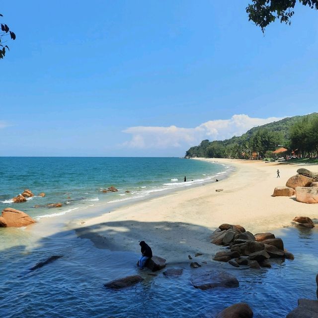 Chilling by the sea 🌊  Teluk Cempedak 🇲🇾 