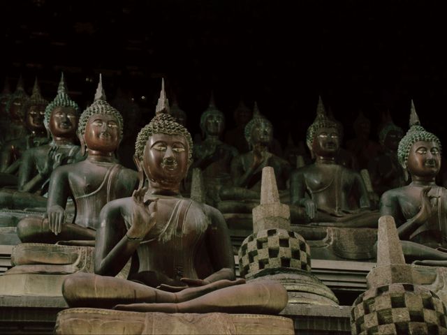 The beauty of Gangaramaya Temple by night 🇱🇰