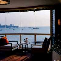 Dusit Thani Pattaya ที่พักติดทะเลพัทยา