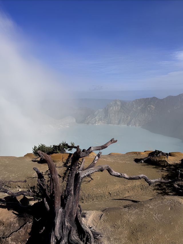 又危險又美麗——ijen火山