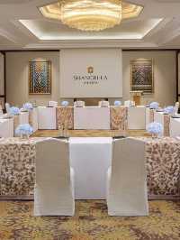 🌟 Jakarta's Jewel: Shangri-La's Luxe Retreat 🌟