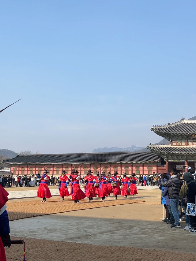 경복궁의 낮과 밤