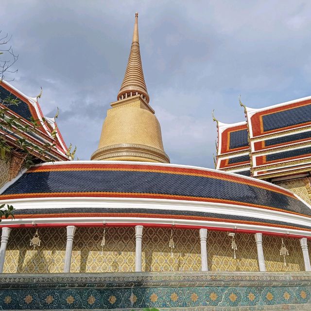 厳粛な空気を感じる寺院