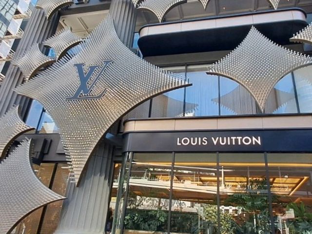 LV Café Bangkok: Luxury dining, art, and fashion combined.