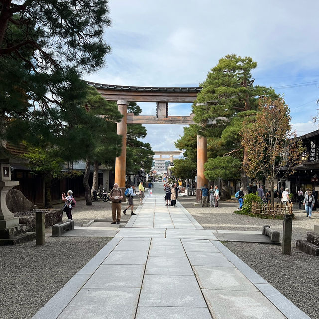 大鳥居が大迫力な櫻山八幡宮