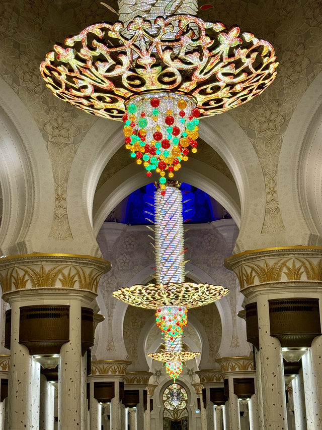 THE HEART OF ABU DHABI | EXPERIENCE THE MAGNIFIENCE OF SHEIKH ZAYED MOSQUE