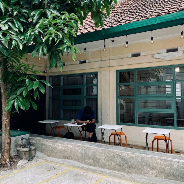 There's a coffee shop hiding in Batu Fruit@