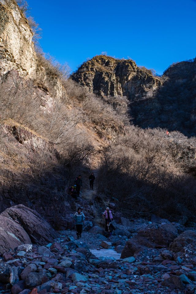 曝光深山中的水簾洞冰瀑，路線不難，你可以