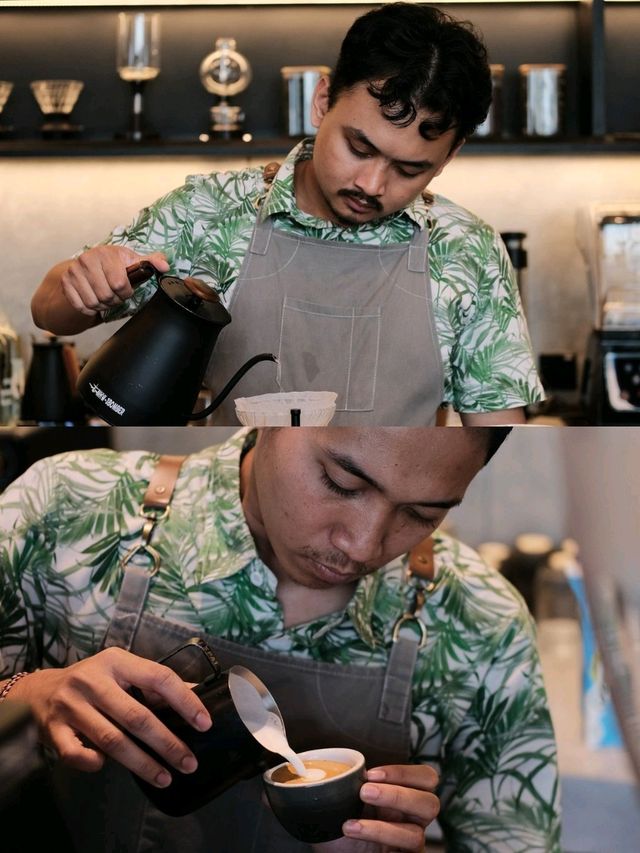 EXPATROASTER | COFFESHOP WITH URBAN VIEW