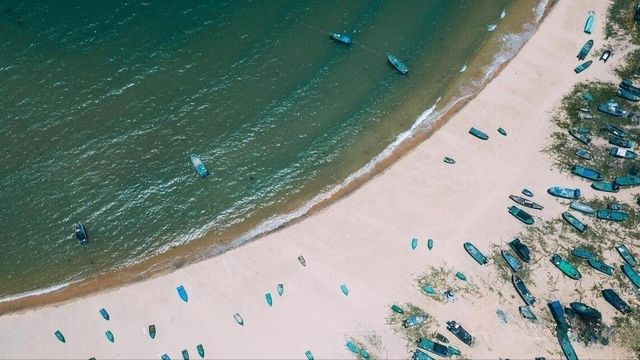 現下正當海南旅遊旺季，作為本地人，必須為大家獻上一份旅遊攻略。我將為大家盤點海南絕對不能錯過的十大必遊景點。