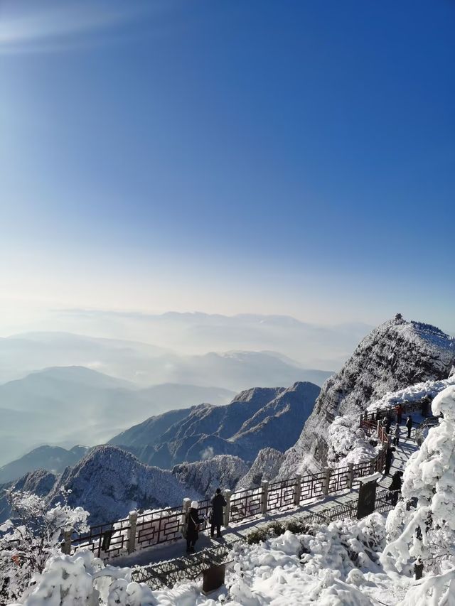 四川峨眉山 | 赴一場冬日的日出