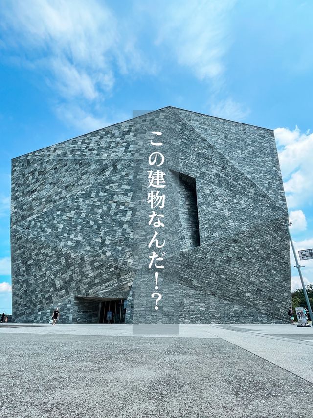 岩🪨でできた巨大な建物🏢日本でここだけのアートと文学に染まるミュージアム！