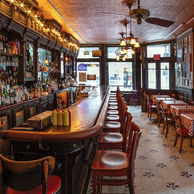 Timeless Charm at Fanelli’s Café in Soho