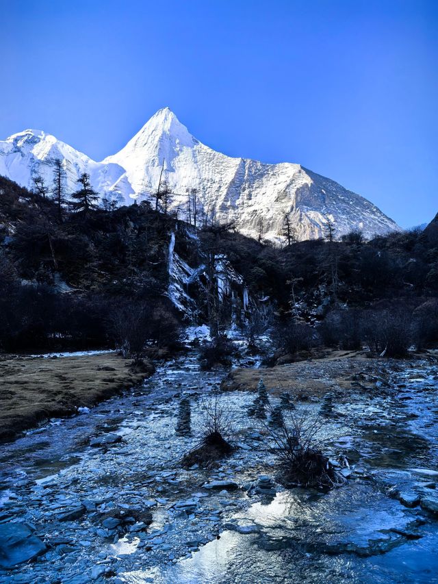 "亞丁旅行寶典：全方位攻略助你暢遊藍色星球的秘境"