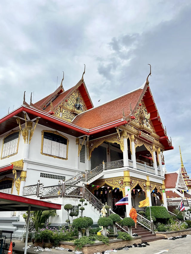 靜謐湖畔：Wat Lan Boon的心靈旅程