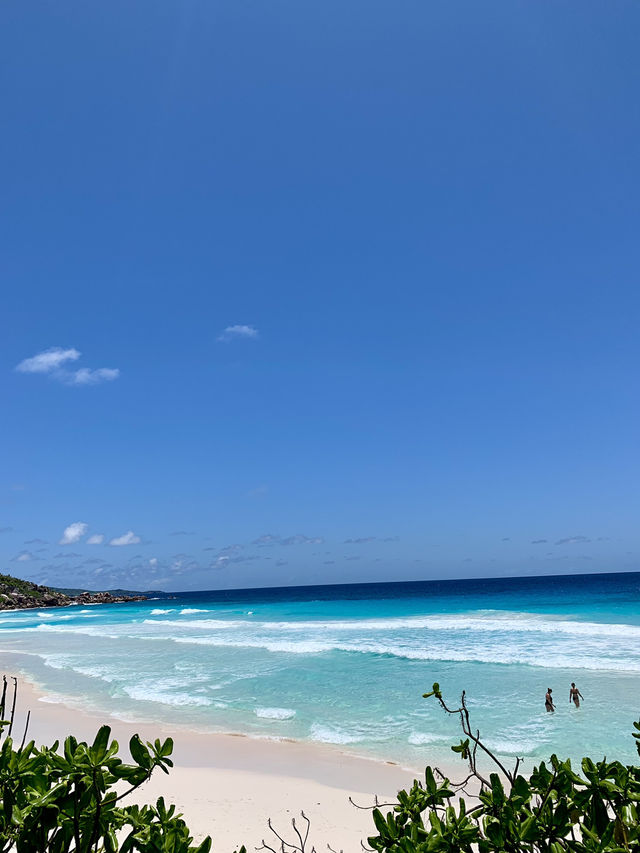 Tropical Paradise Unveiled: Breathtaking Scenery of La Digue