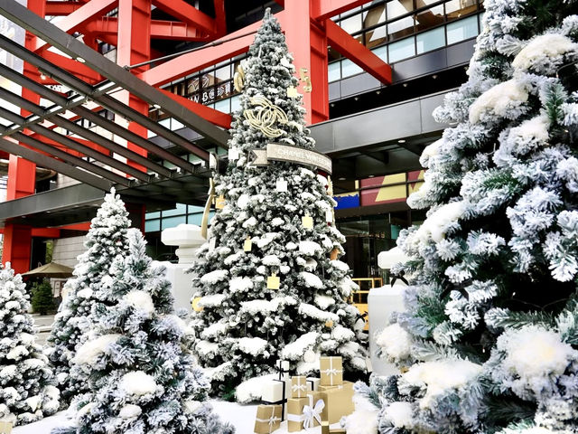 香奈兒雪白聖誕-香奈兒打造出童話般的夢幻森林場景