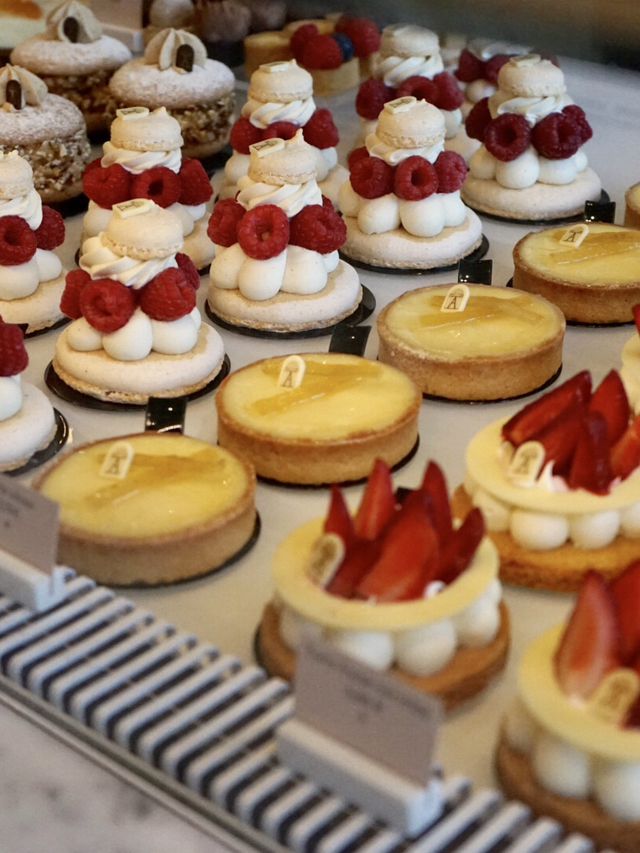 Paris | One of the most popular dessert shops in Paris 