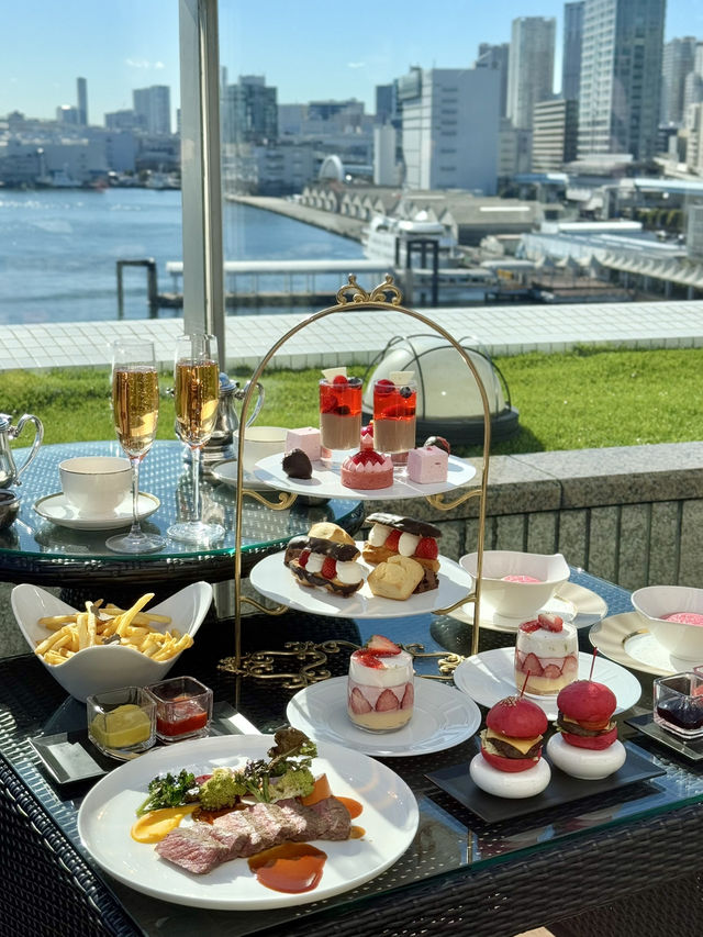 Strawberry and chocolate afternoon tea🍓