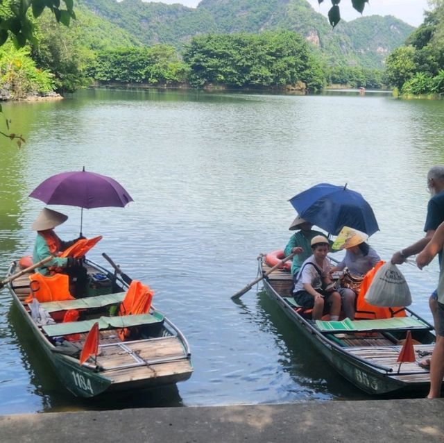 Trang An memorable boat trip