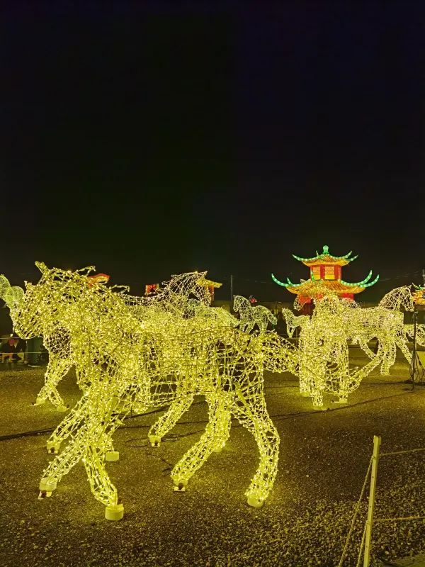 Explore the Illumi Light Show in Mississauga