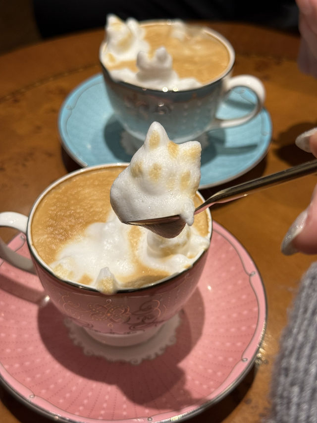 Soooo cute! 3D latte art of a cat🐈