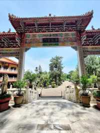 Sam Poh Tong Temple