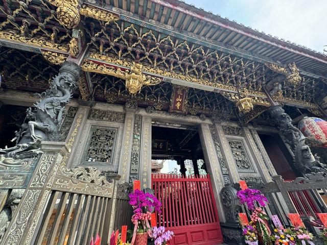  艋舺龍山寺 - 台北歷史的見證者 🌟